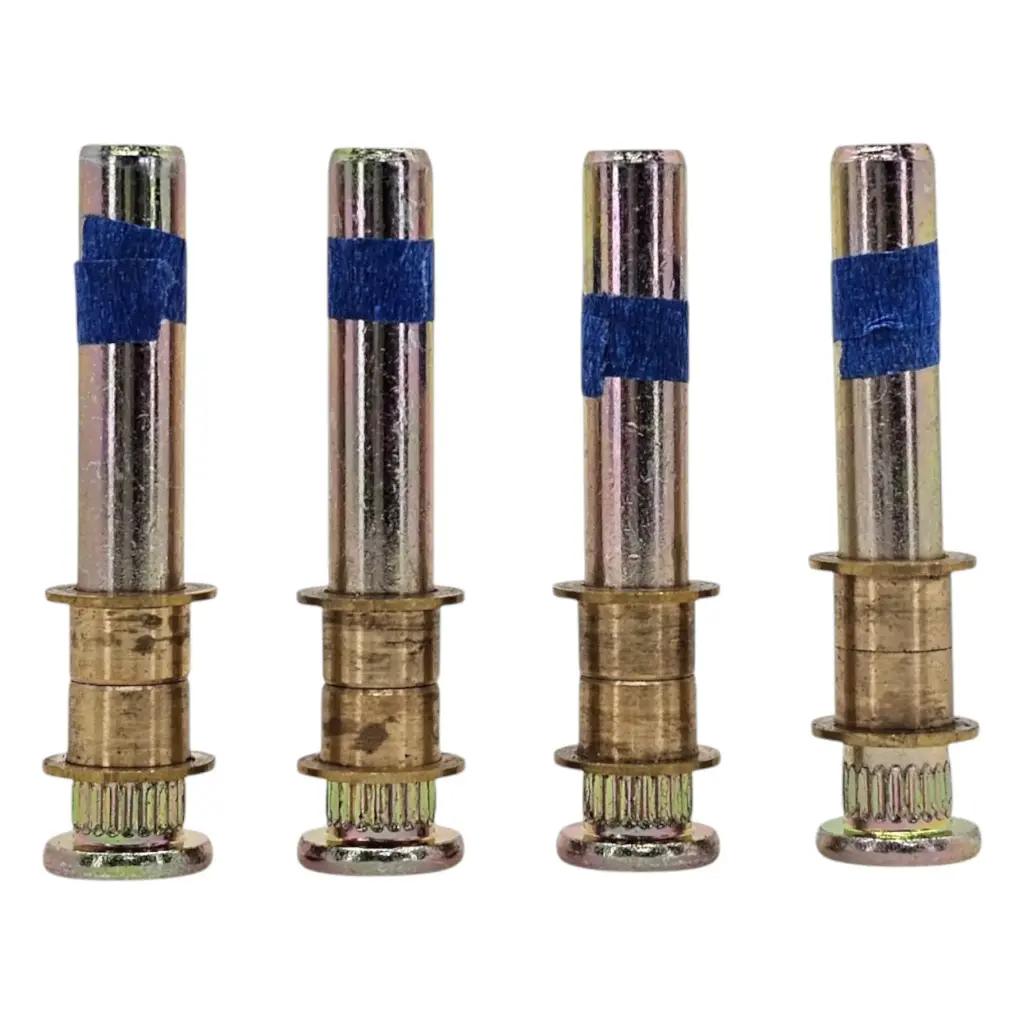 [100-PP52 (4)] Kit 4 Pernos de Bisagra de Puerta – Chevrolet Aveo / Spark (2010-2015) 